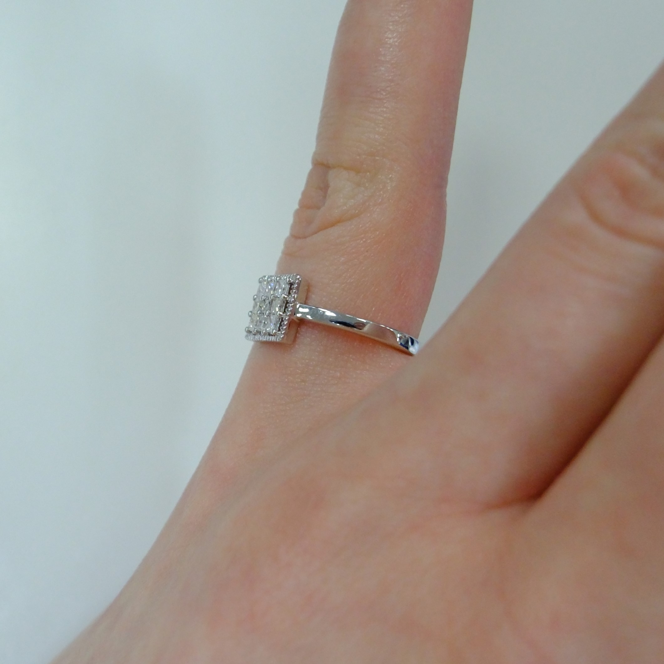 Серебряное кольцо с бриллиантами